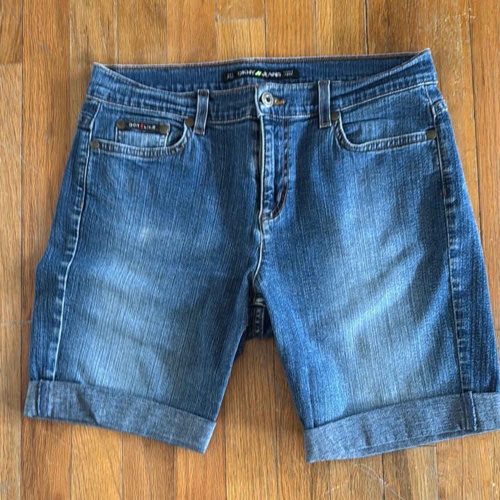 DKNY SoHo, cuffed, Blue Denim Shorts, relaxed fit, high waisted, summer SZ 6R